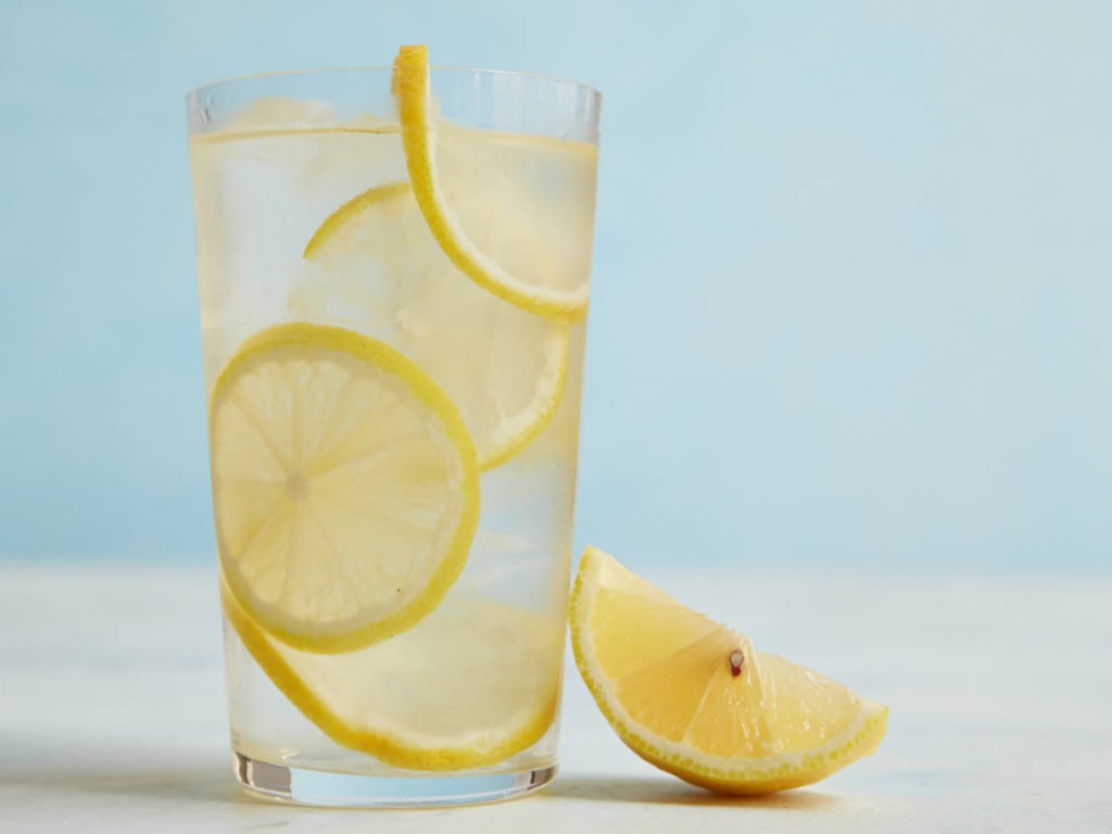 Woda z cytryną każdego ranka, a zapomnisz o wielu problemach!